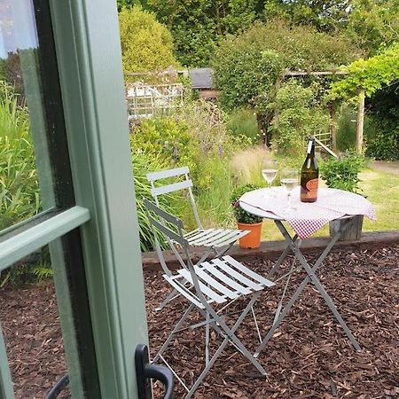 The Bothy Near Tenby, Big Projector Screen, Four-Poster Bed, On-Site Hot Tub Access Via Spa Pack, Breakfast Exterior foto