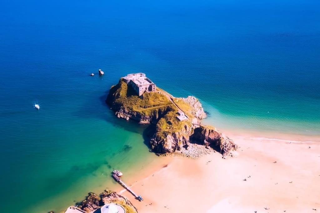 The Bothy Near Tenby, Big Projector Screen, Four-Poster Bed, On-Site Hot Tub Access Via Spa Pack, Breakfast Exterior foto